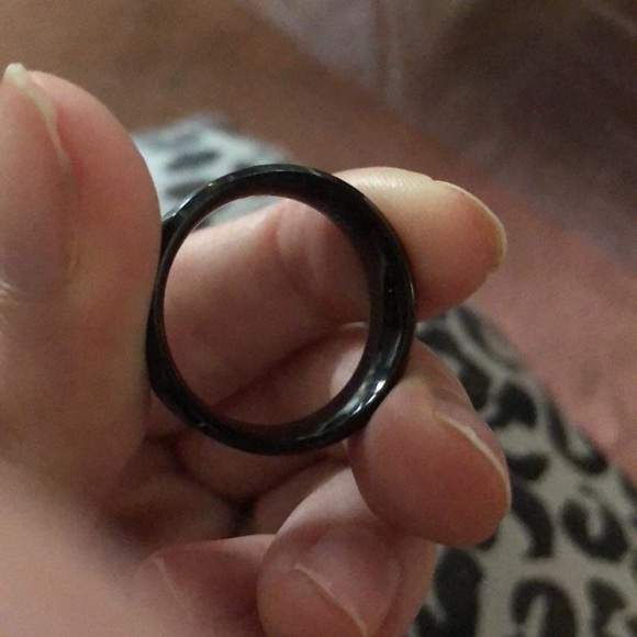 Mens wedding ring size 11 pls send shipping label - Picture 3 of 3